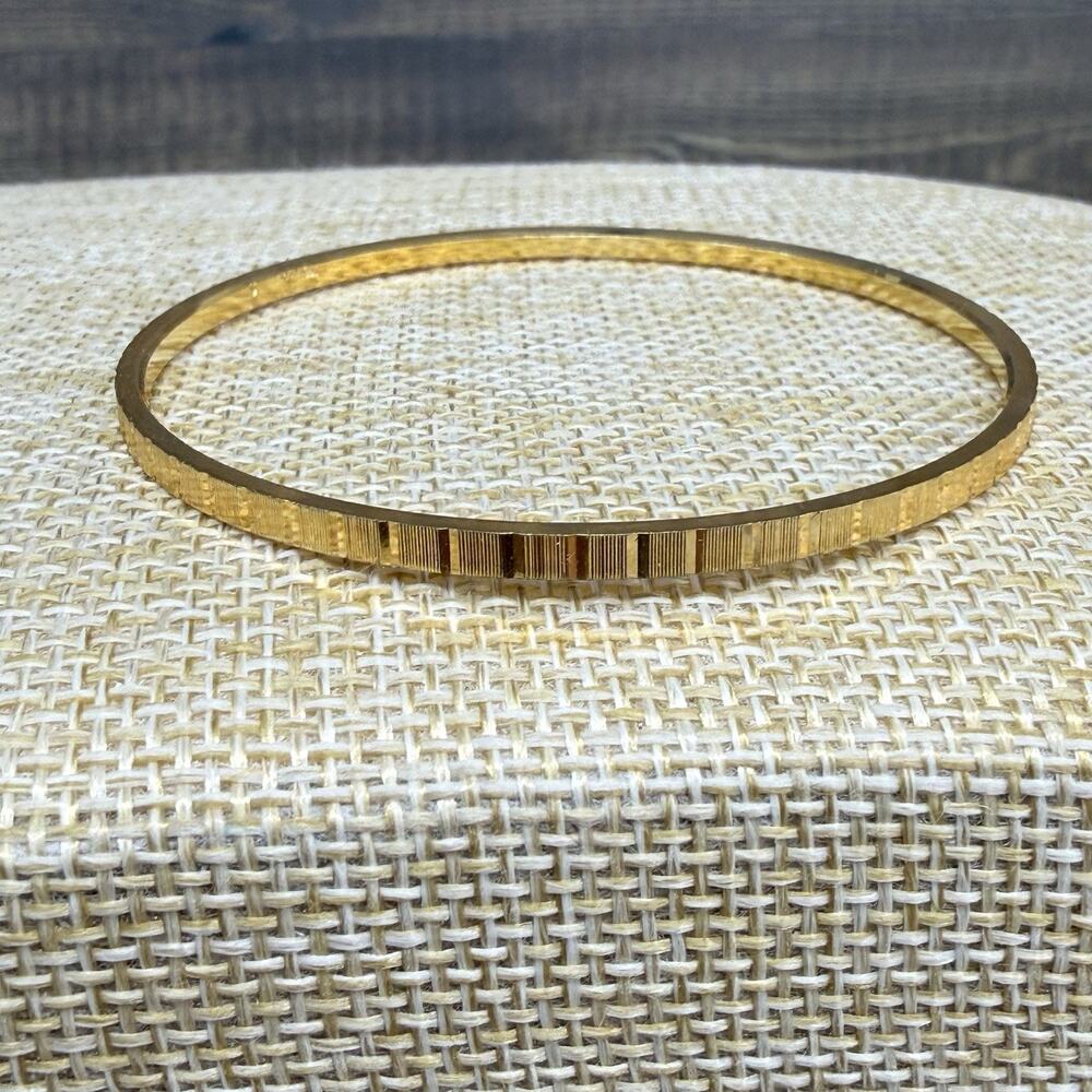 Vintage Crown Trifari Etched Textured Gold Tone Statement Bangle Bracelet 7.25
